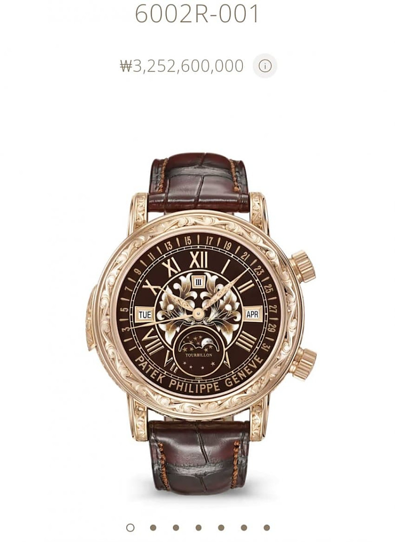 사람 손목에 올려 놓으라고 만든 물건이 아닌 것 같은데?