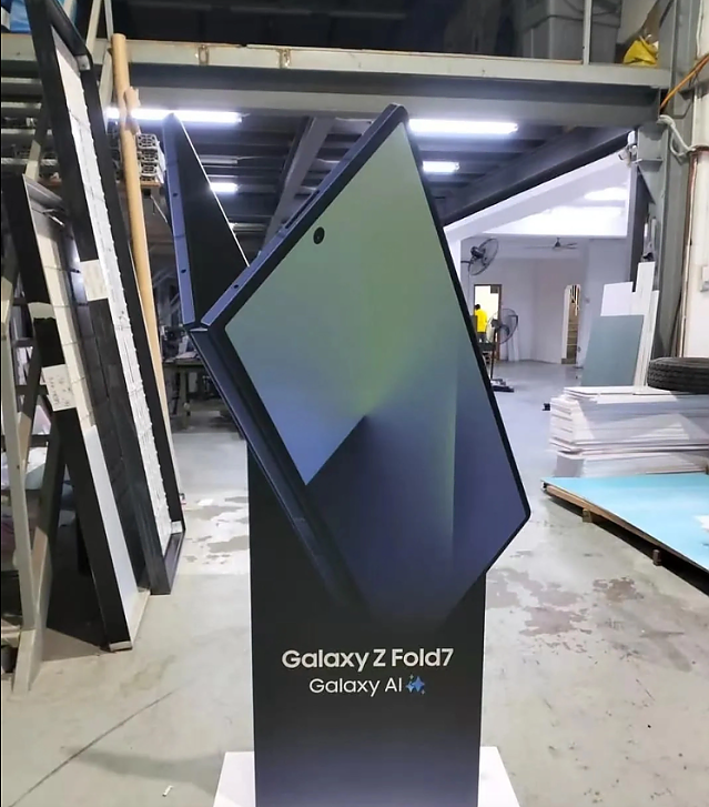 이번에 유출된 폴드7 등신대