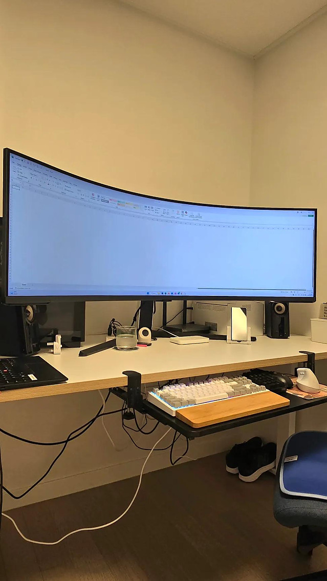 솔직히 어떤 느낌일지 궁금하기는 한 모니터