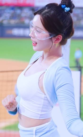 봉긋 흰나시 하늘색 치마 김정원 치어리더 Kim Jeong-Won