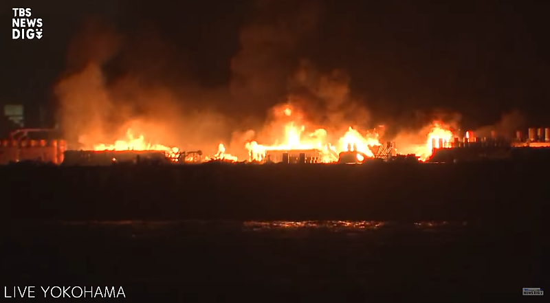 요코하마 미나토미라이 불꽃놀이중 화재발생