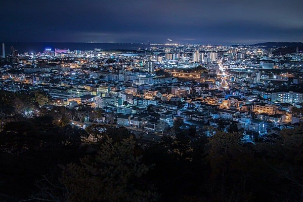 야간 촬영 도중에 삼각대가 넘어져버렸을때 사진
